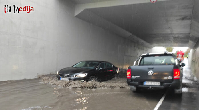 Poplavljen podvožnjak Poplavljen podvoznjak Indjija