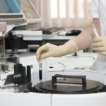 laboratory-563423_640